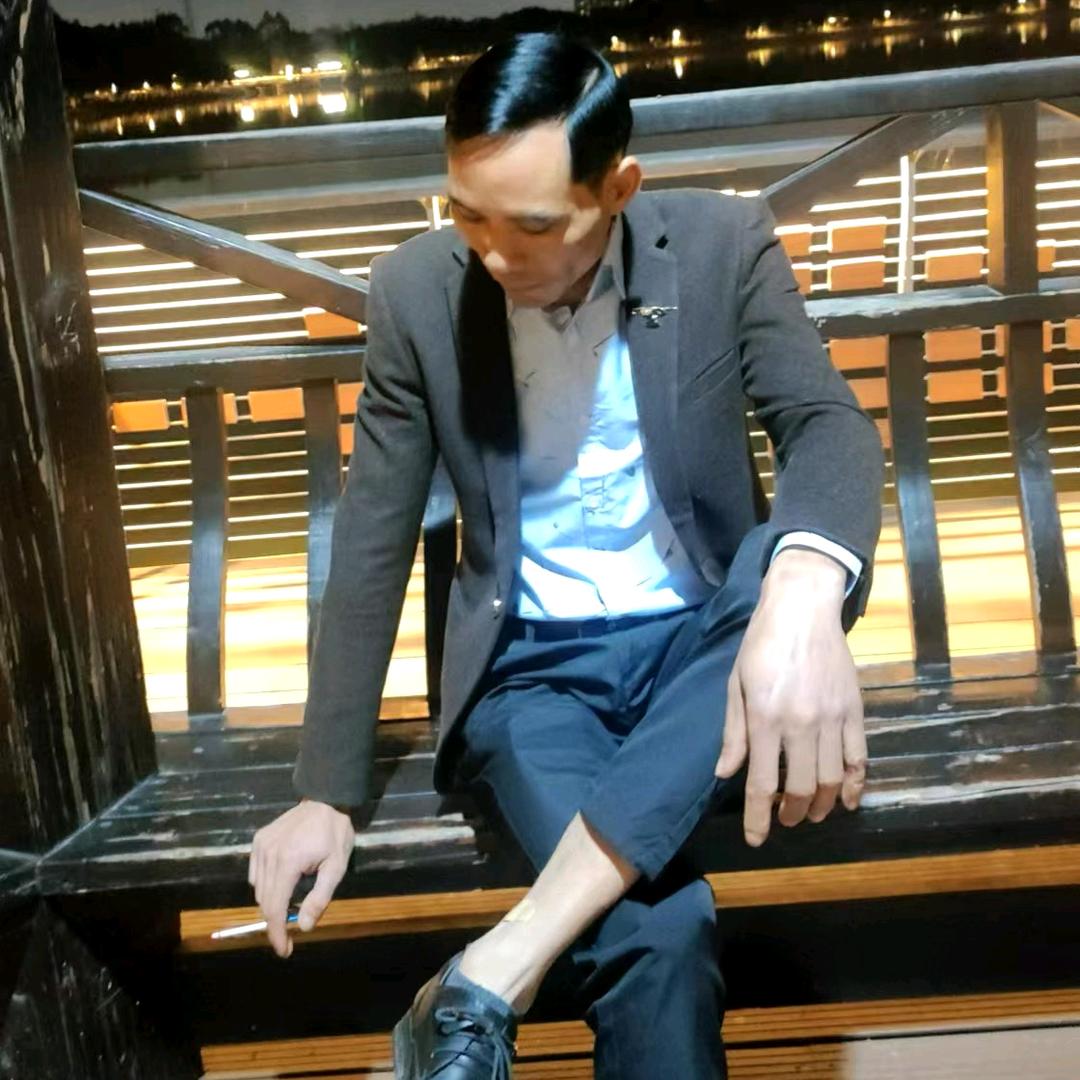 灿烂辉黄
