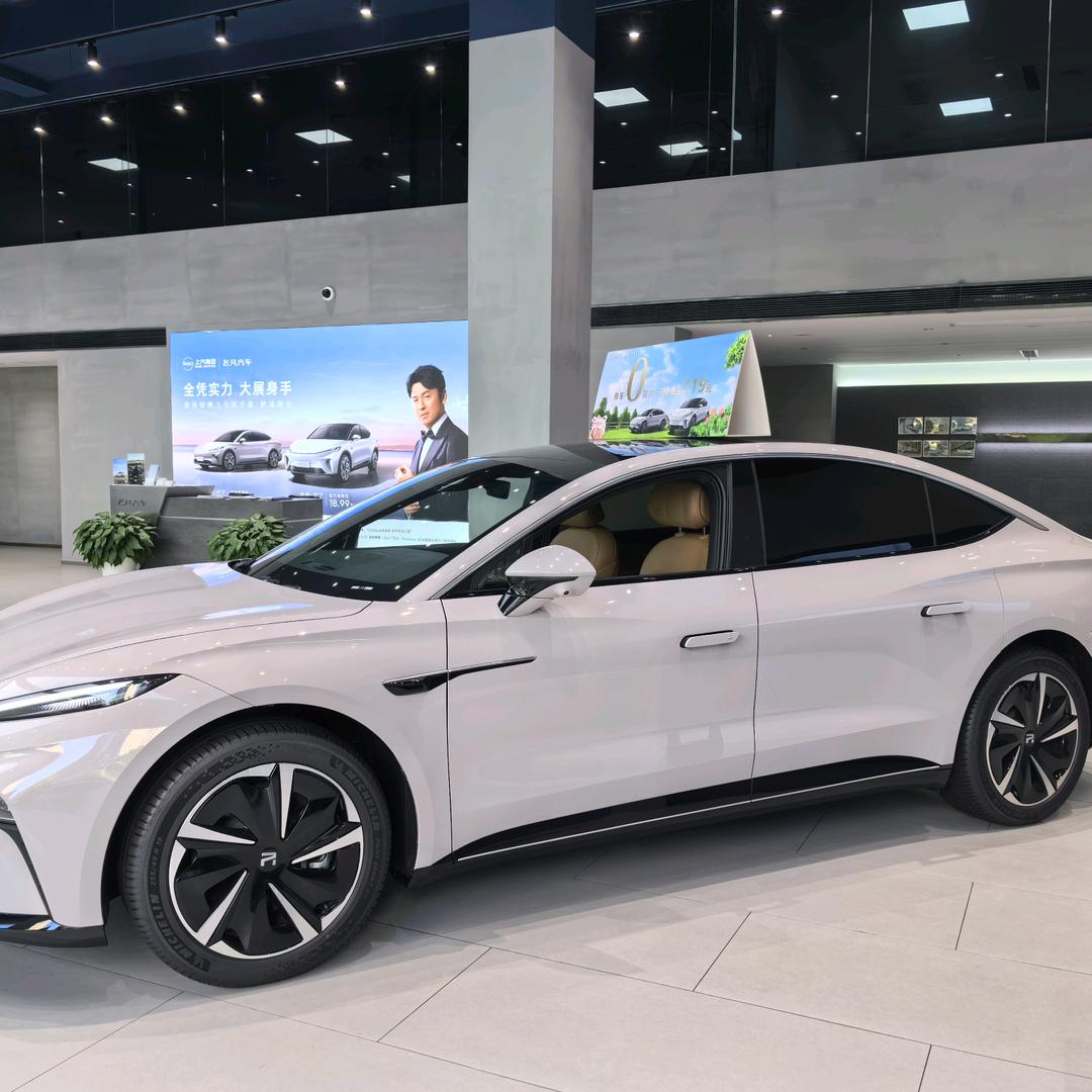 飞凡汽车-小施