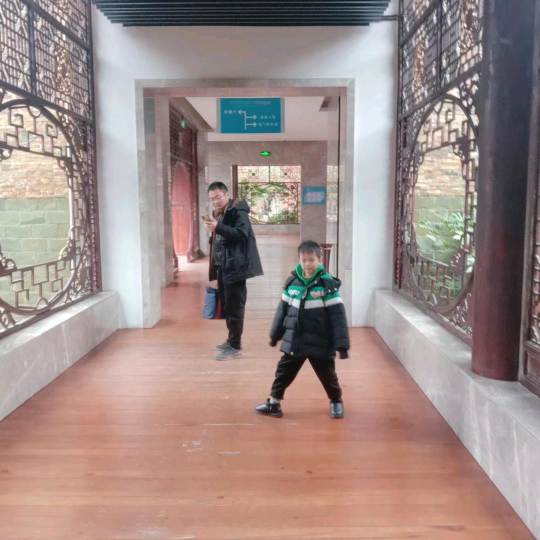 开宝马捡垃圾