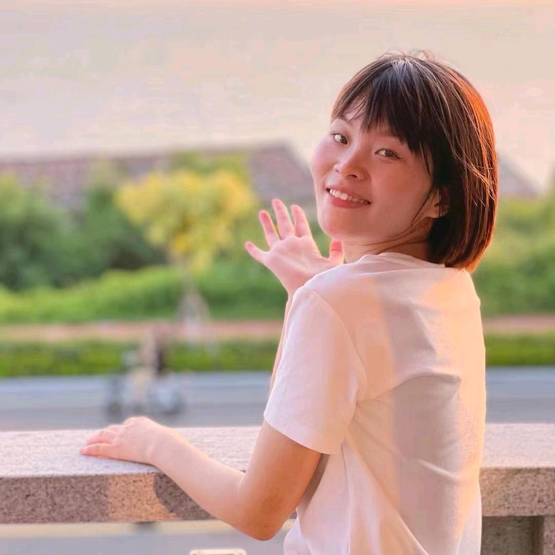 南丰新世界手机店老板娘