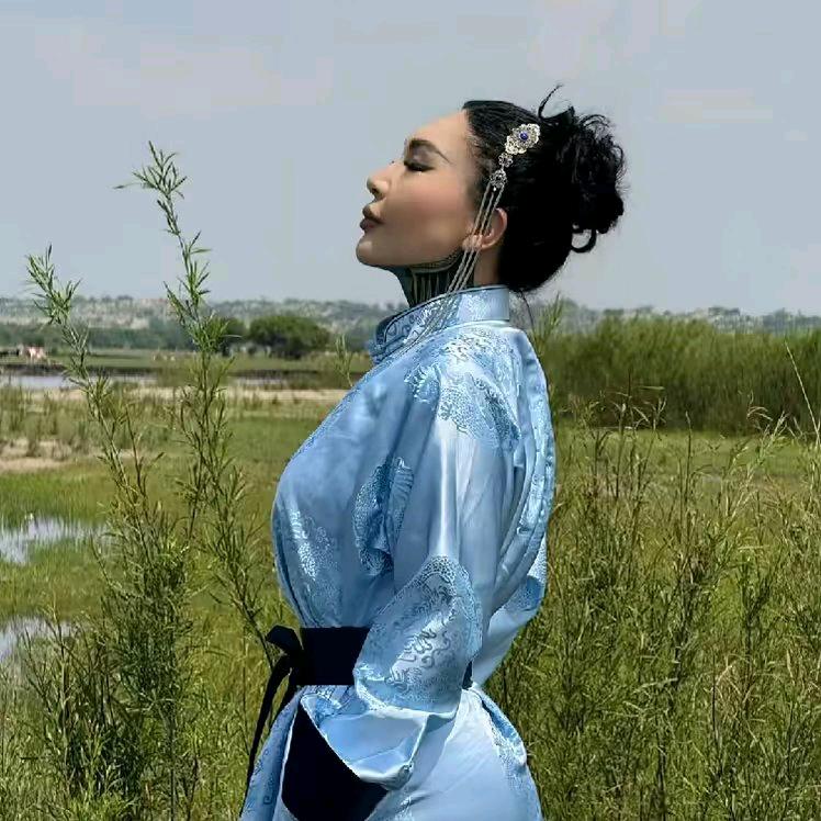 阿拉腾噶尔迪-美妆店