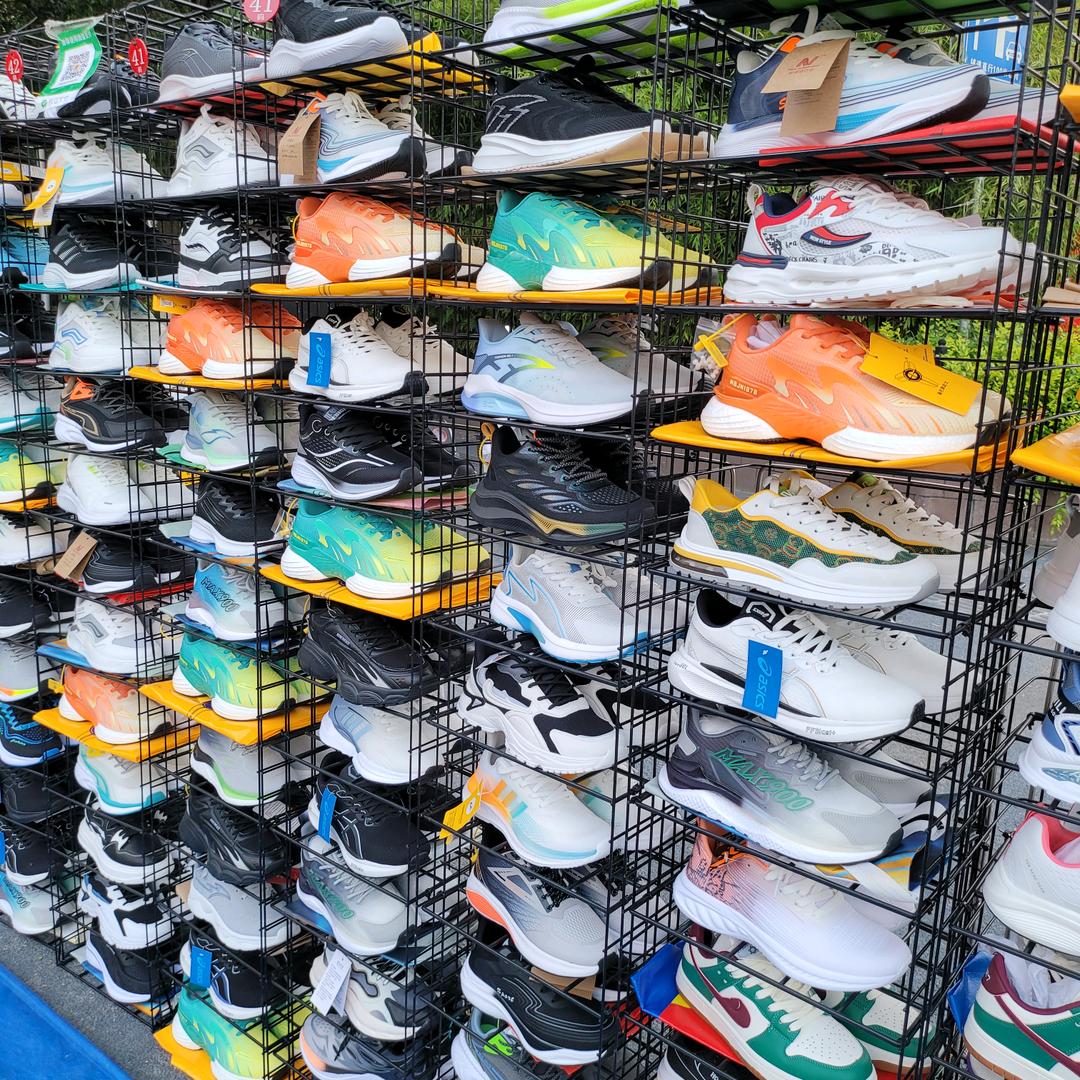 西安3赢鞋服(长安四哥)