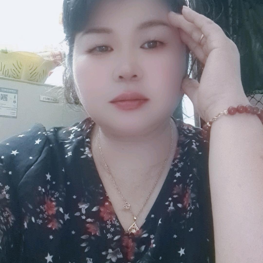 梁平人。董姐
