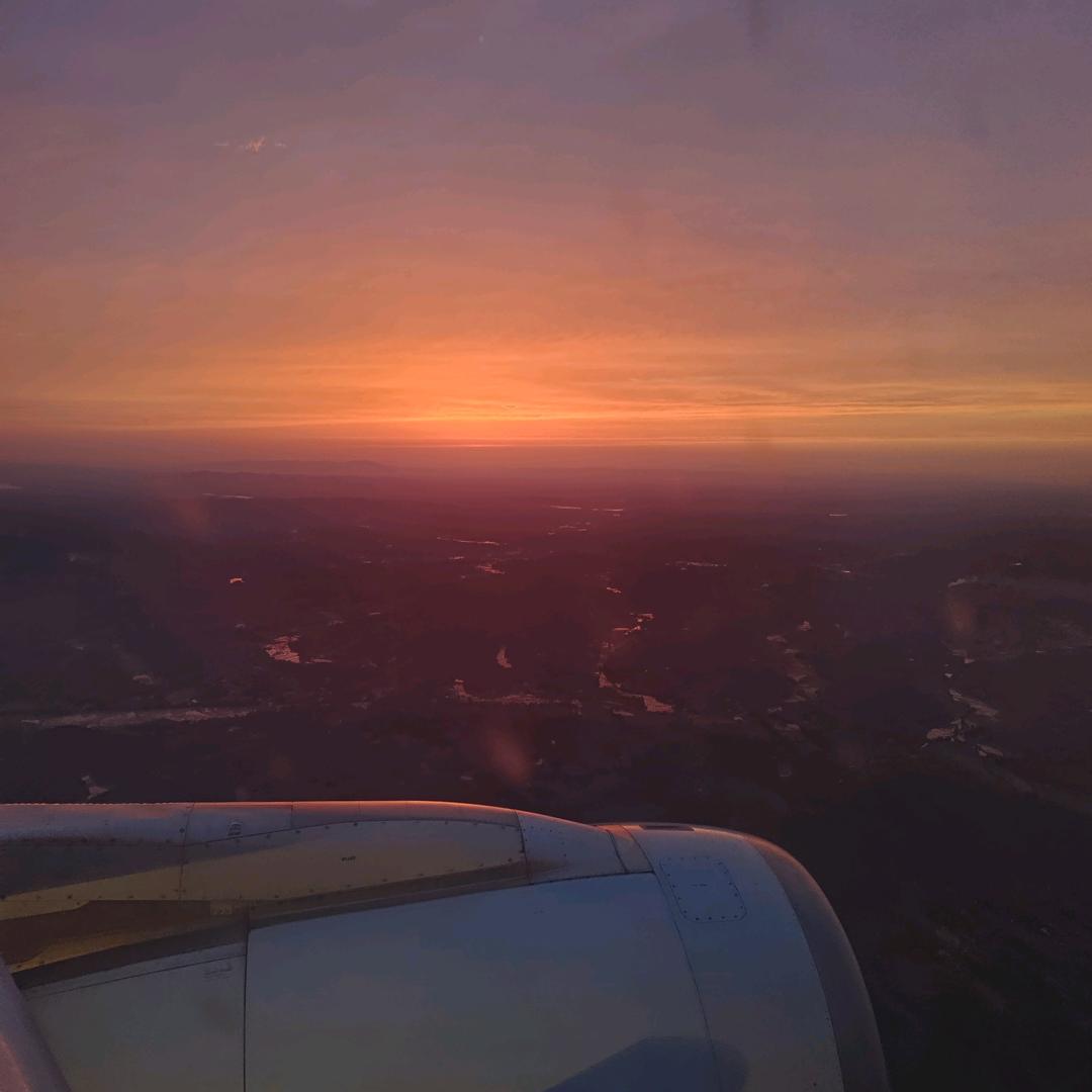 落雨下的黄昏的我们