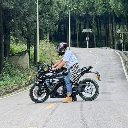 小黄在贵阳搬砖