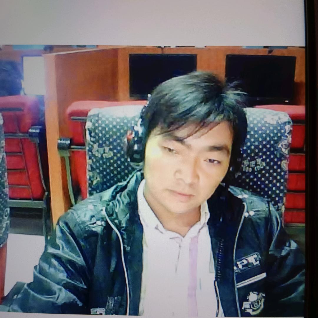 黄荣飞，