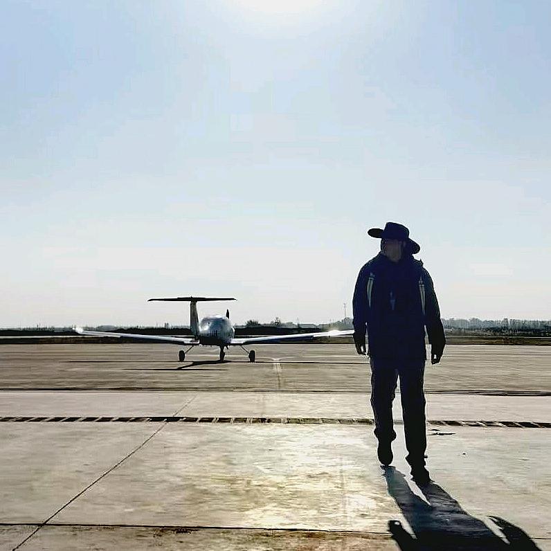 坐飞机的阿布都✈️