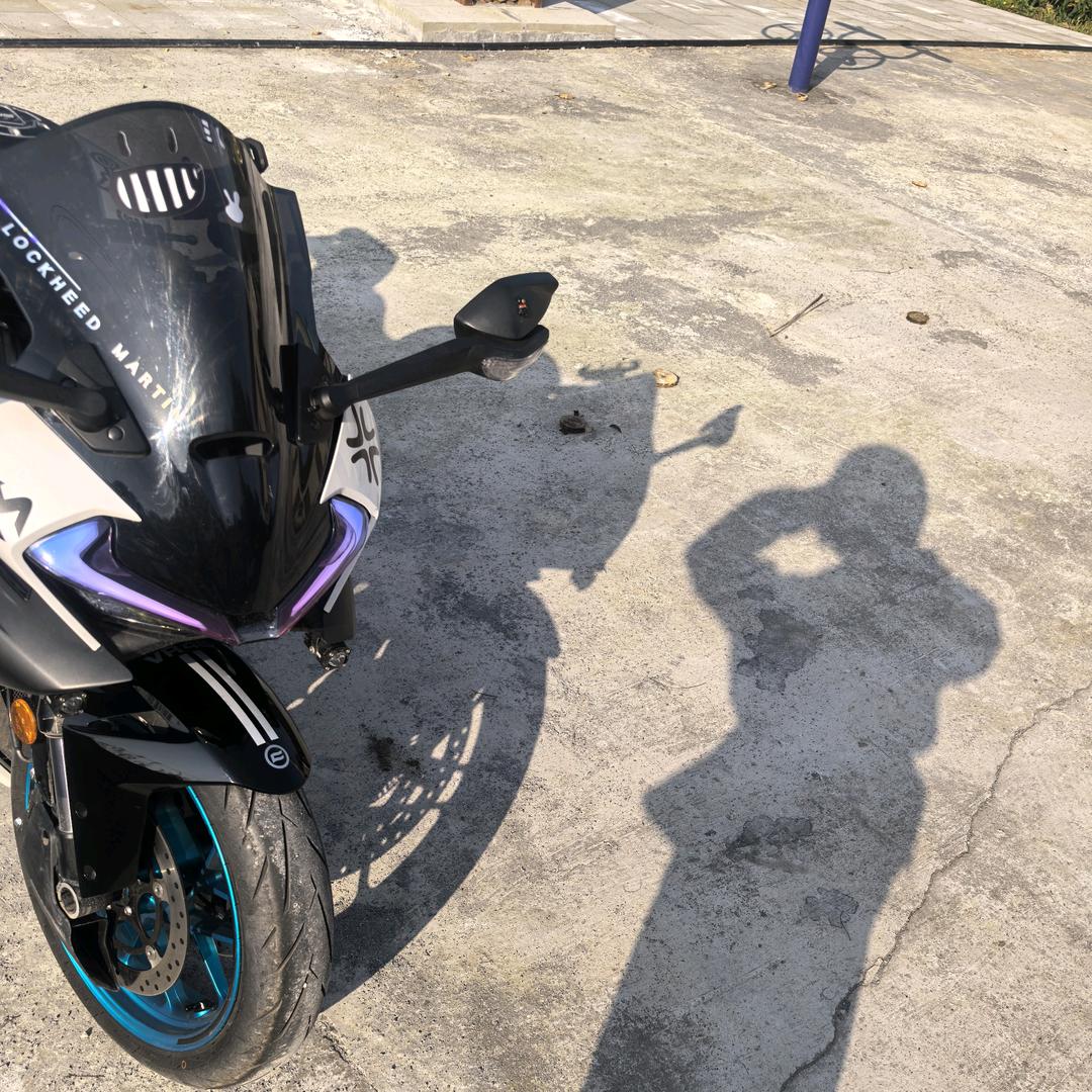 安静的稻草人，