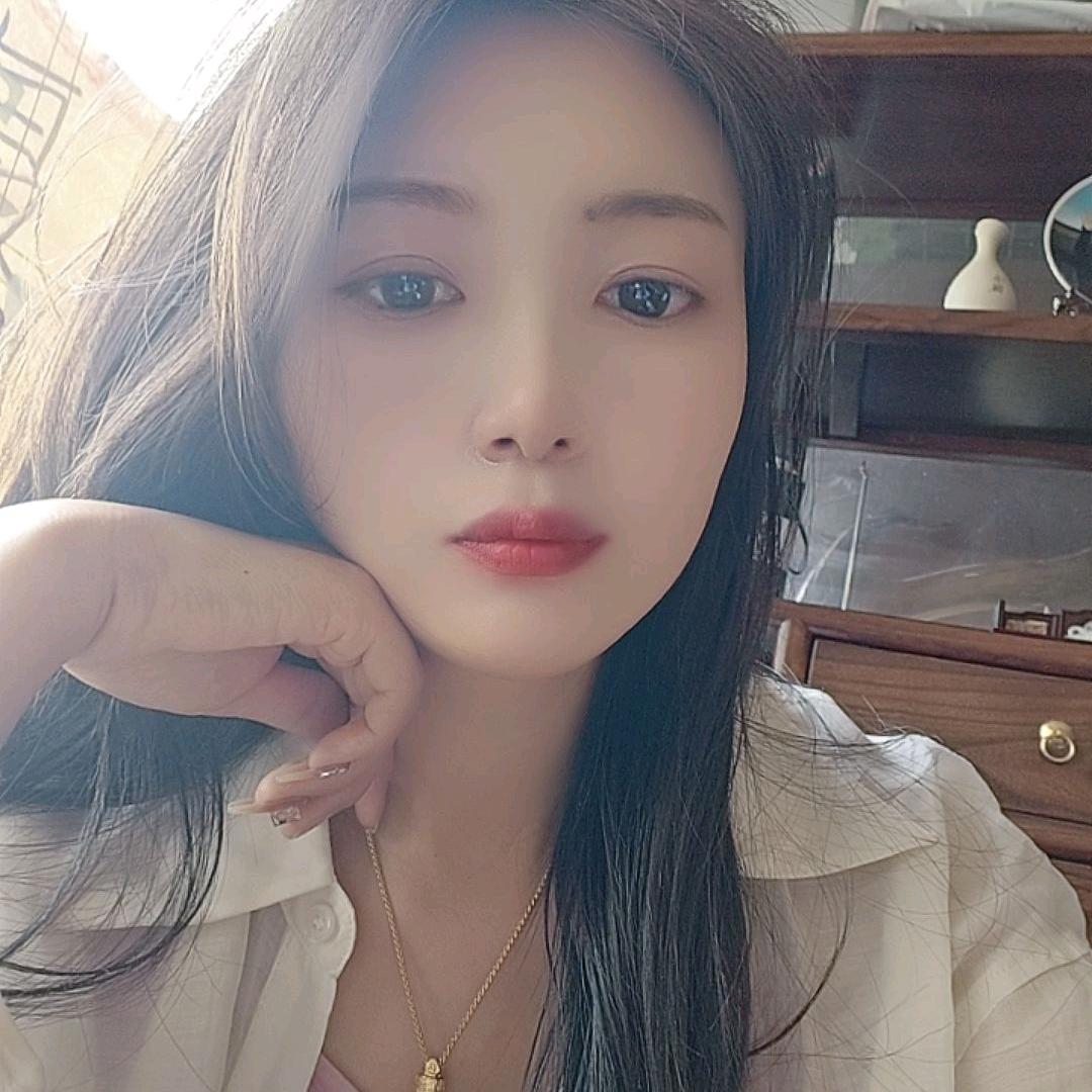 草莓🍓牛奶🧊