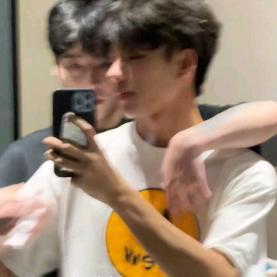 YY~
