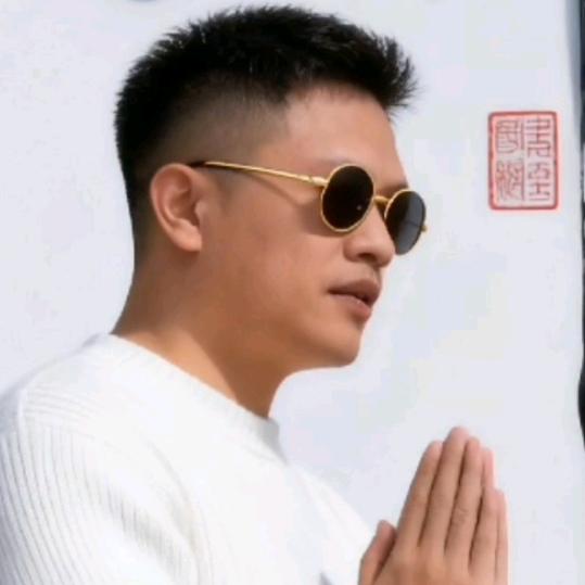 - 半城烟火半孤行：
