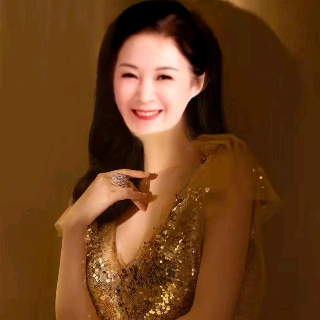 阿云，是一个唱歌主播，因有事暂时停播谢谢