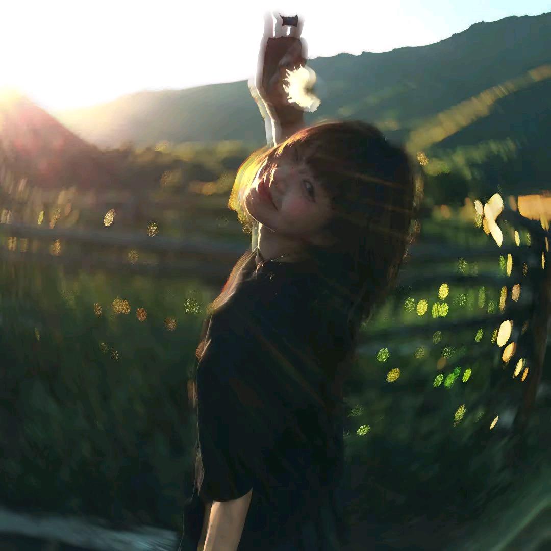 阳光爱笑的女孩