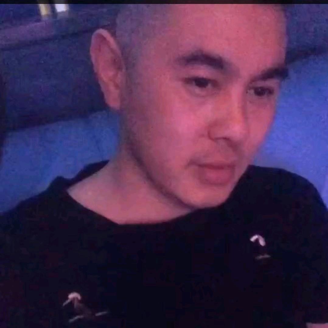 掰腿小王子