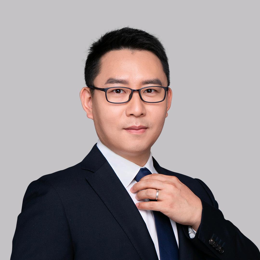 兆龙移民Holmes