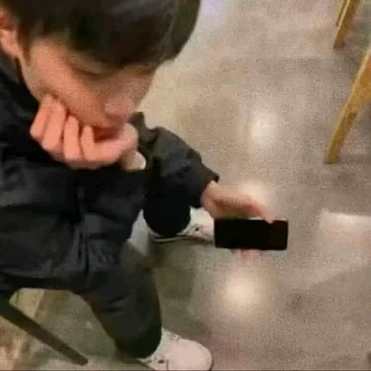 1042