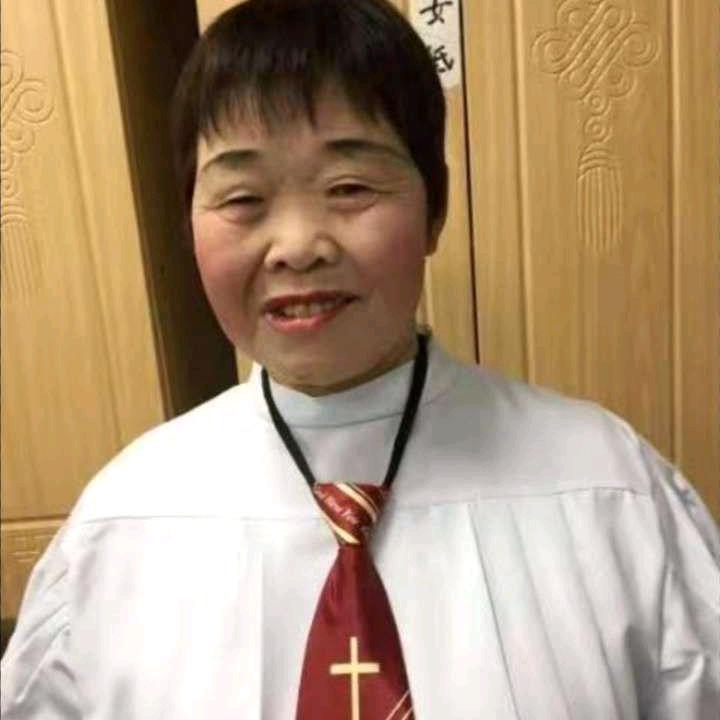 冯多多多多关注