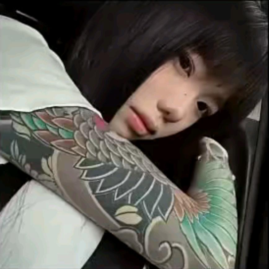 混过社会卖过萌