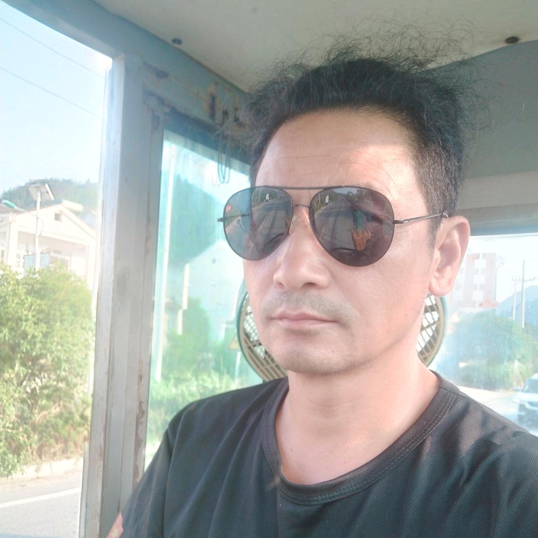 农村五哥小爱钓鱼