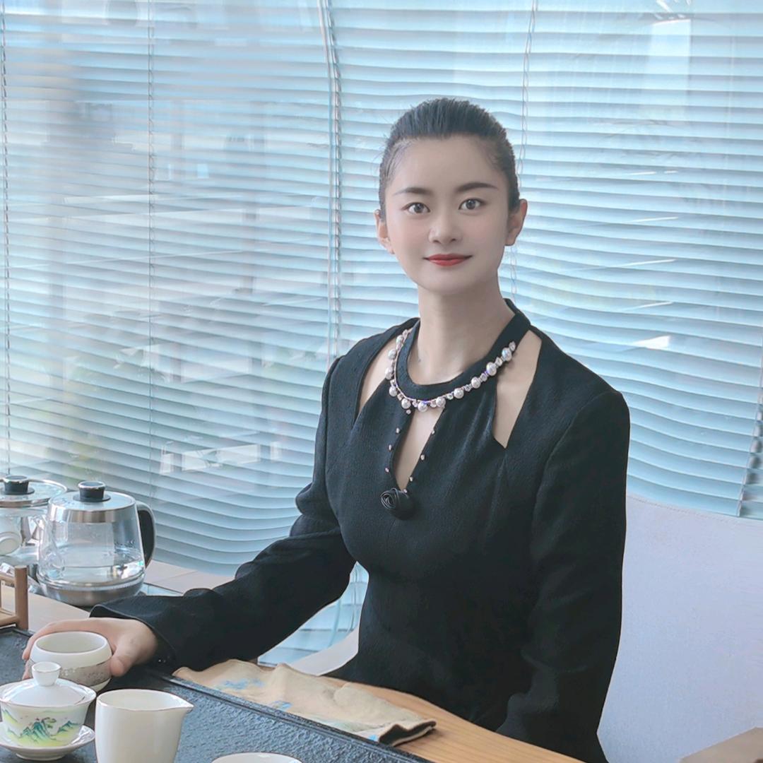 龙玥汐