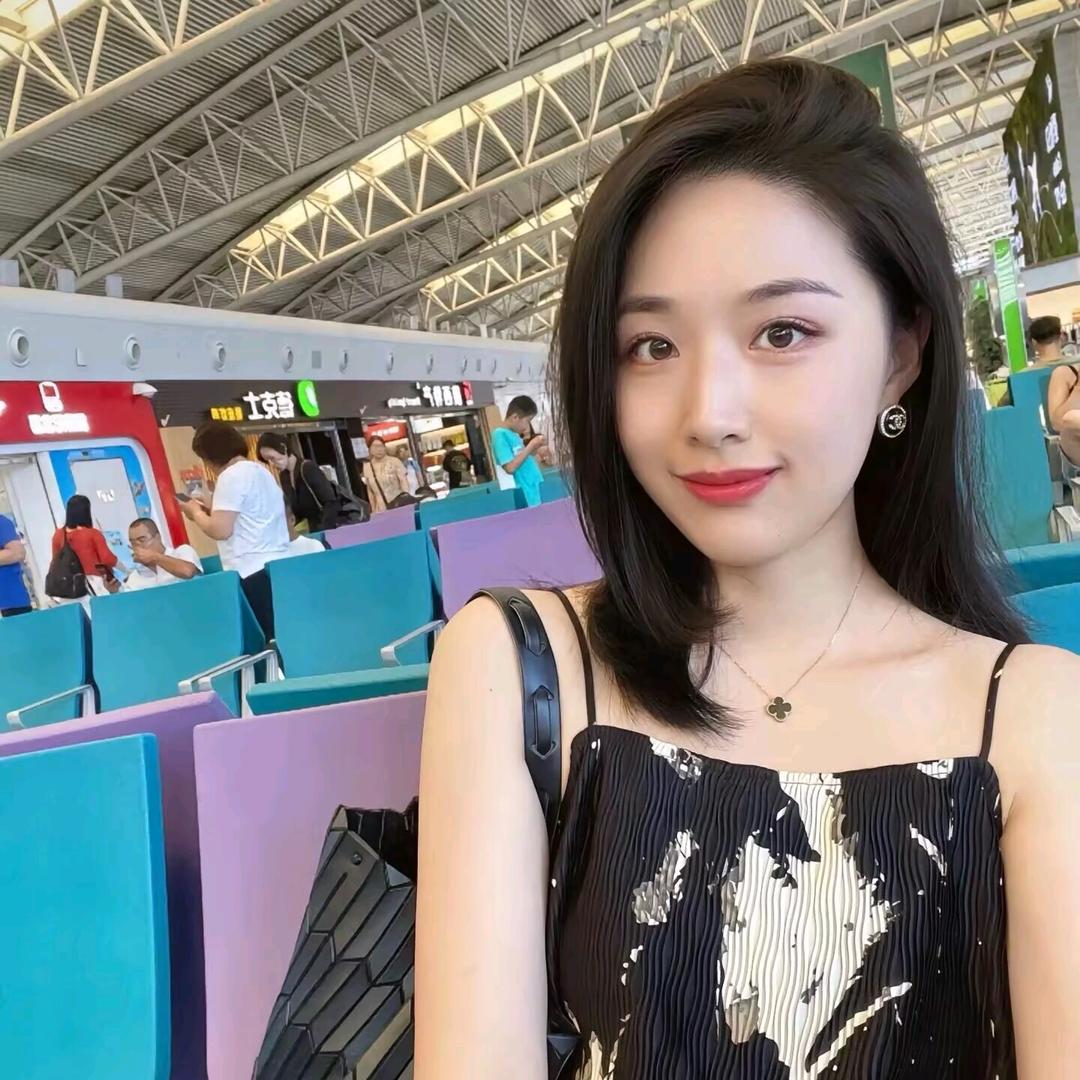 何春丽，单身