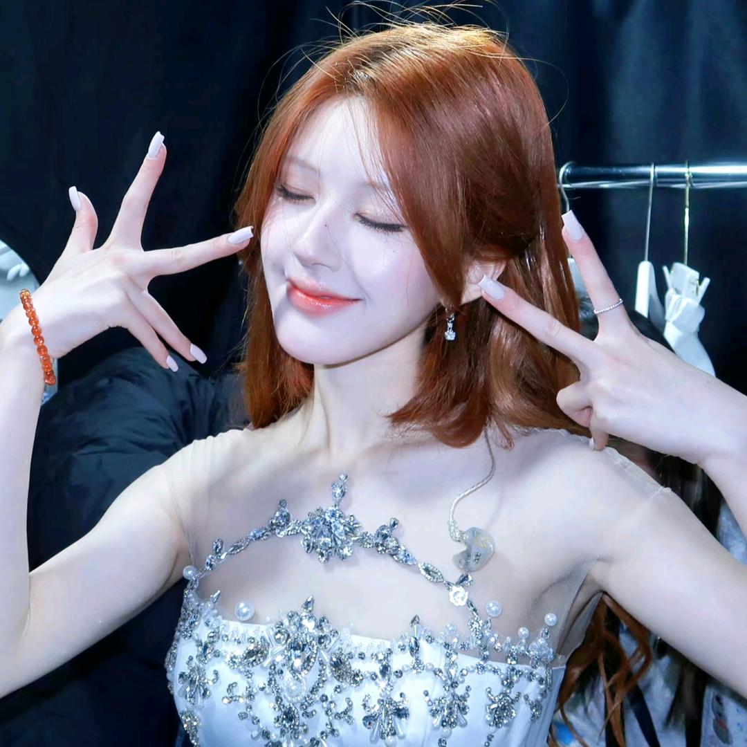 ʳᵒˢʸ悦悦.🦋（被露思翻牌两次版）