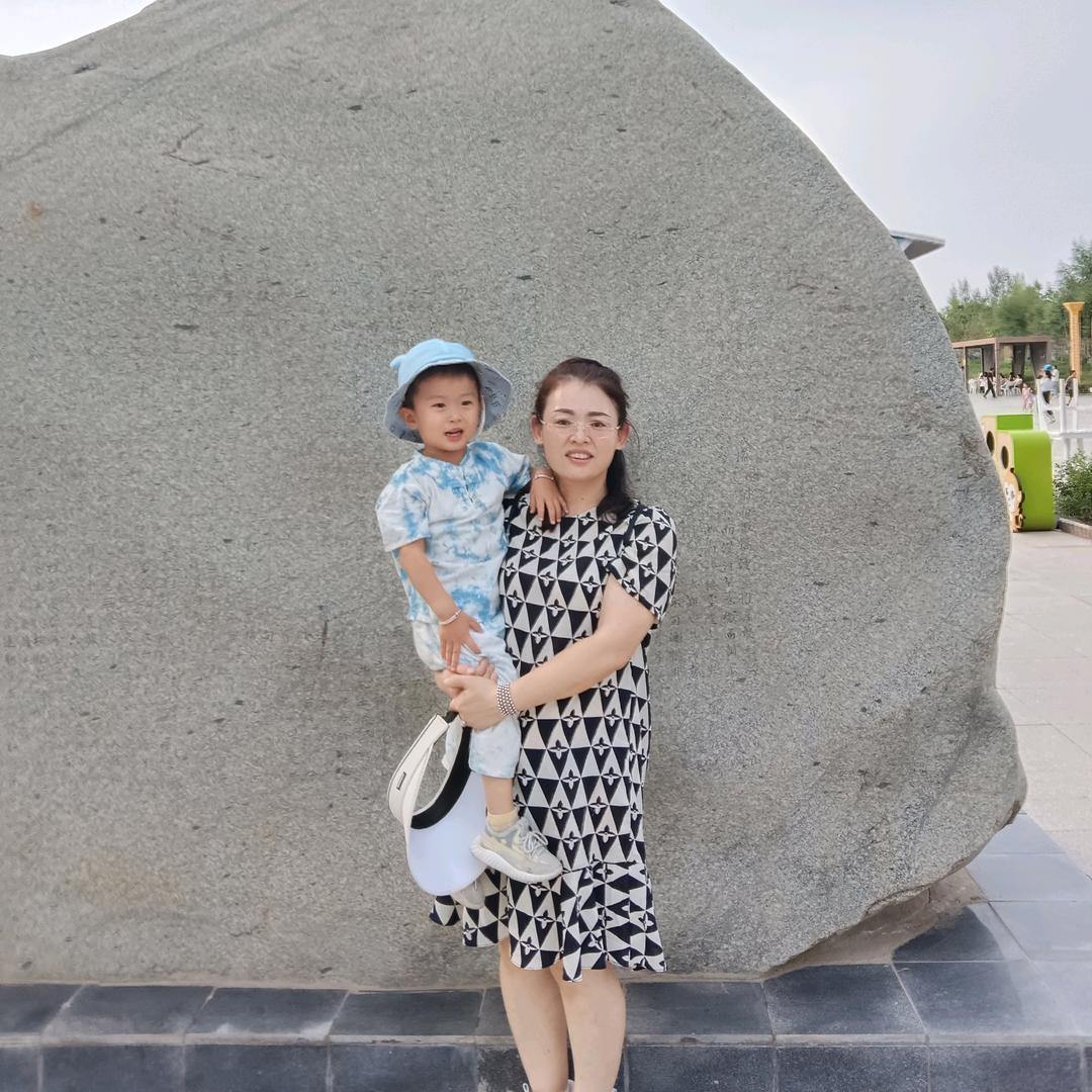 向光而行，无惧岁月。