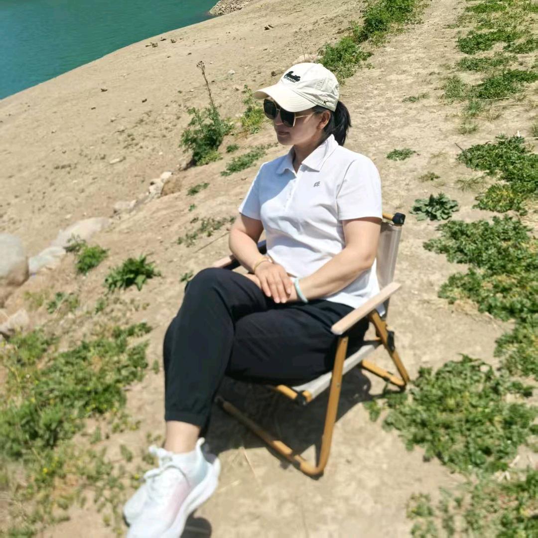 吊儿郎当小菇凉