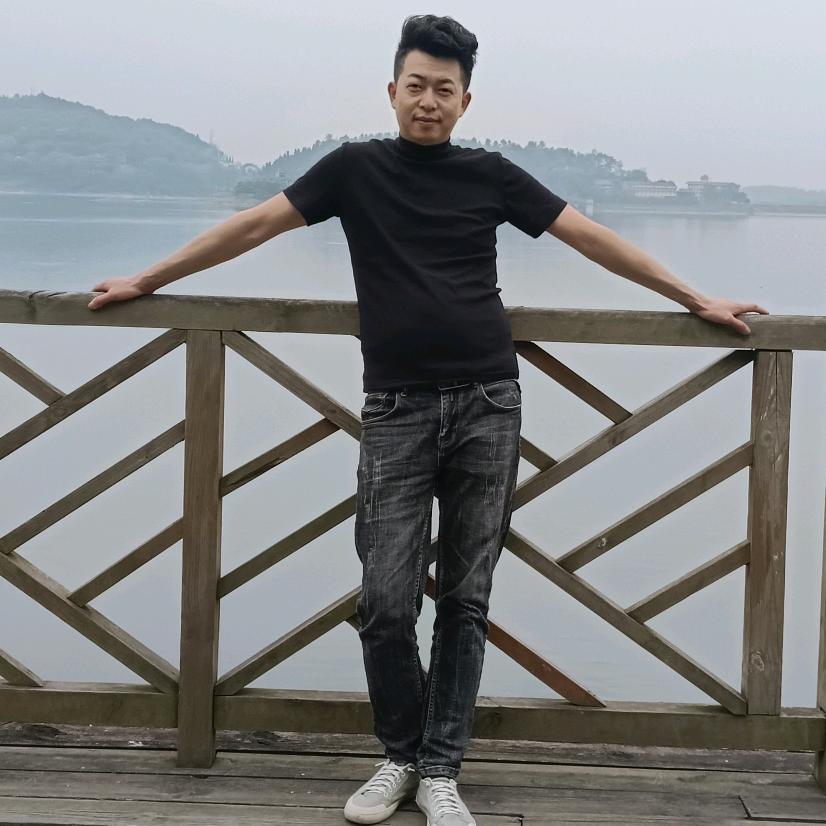 荣显昌贵