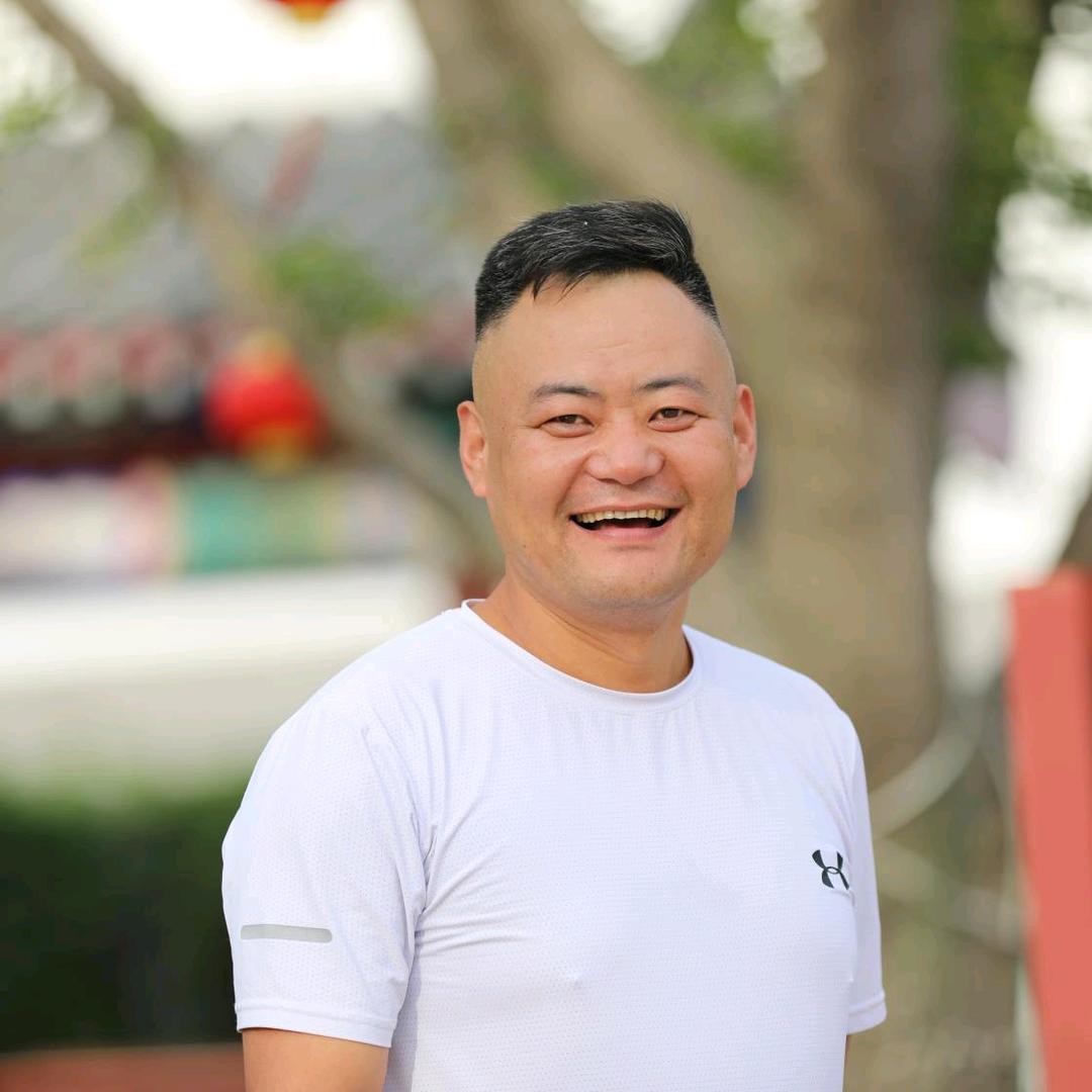 爱跑步的大肚男