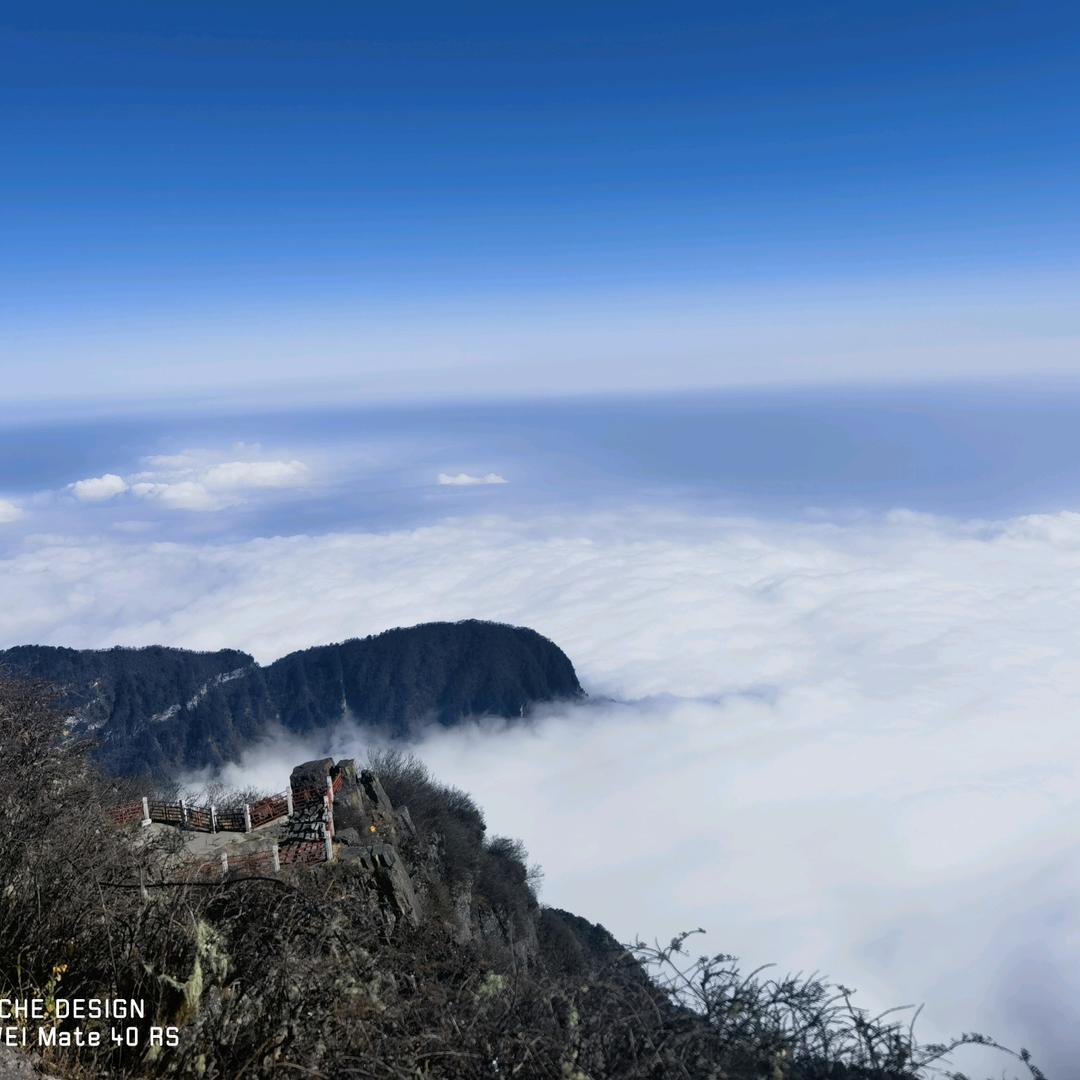 灿蓝天空