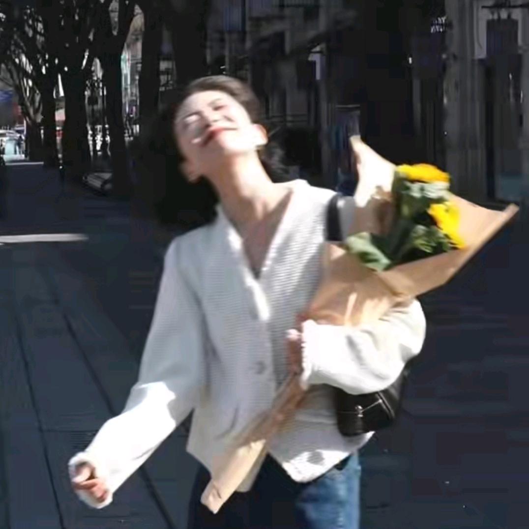 小小余头像