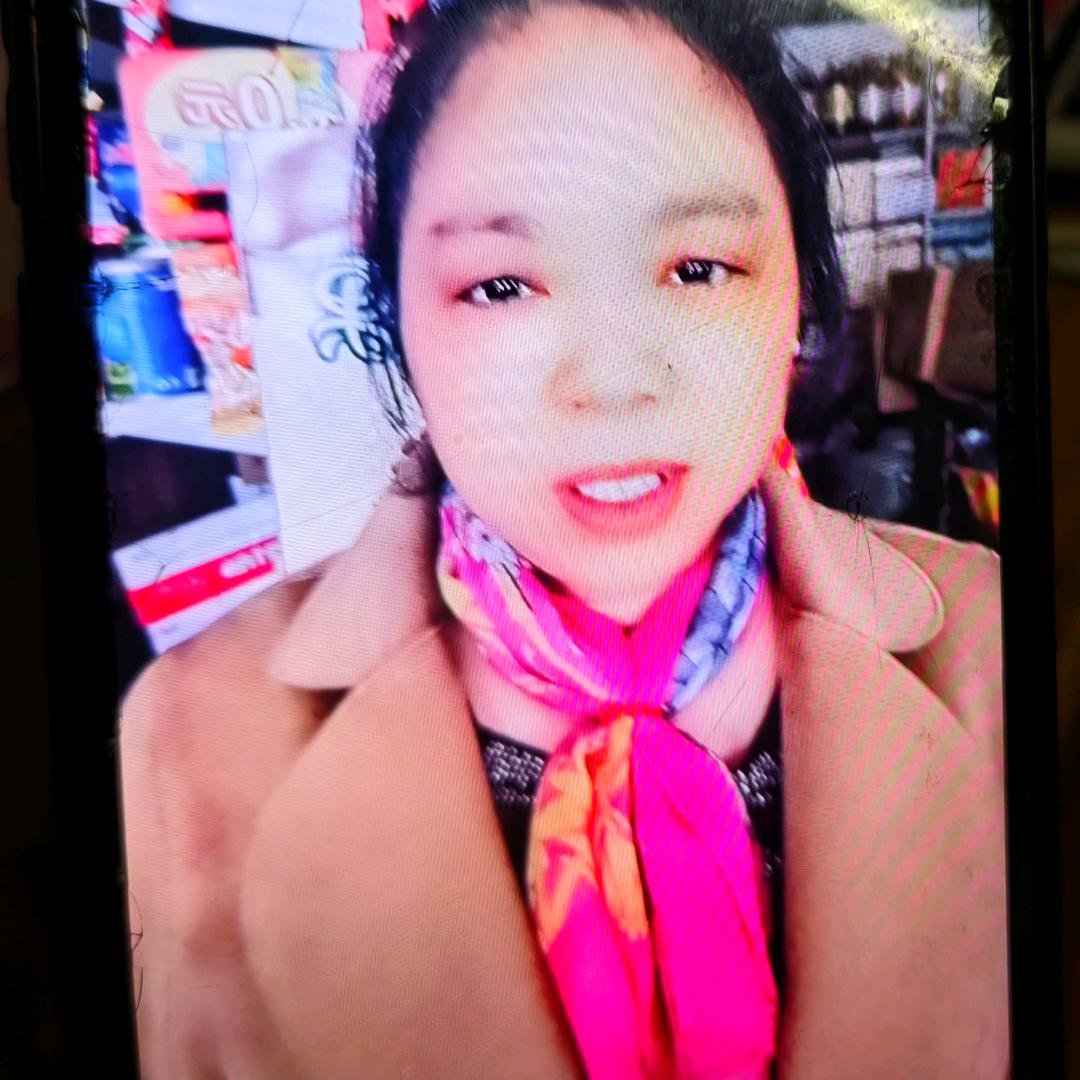 秀芳（四个孩子的宝妈）短视频五至六点直播