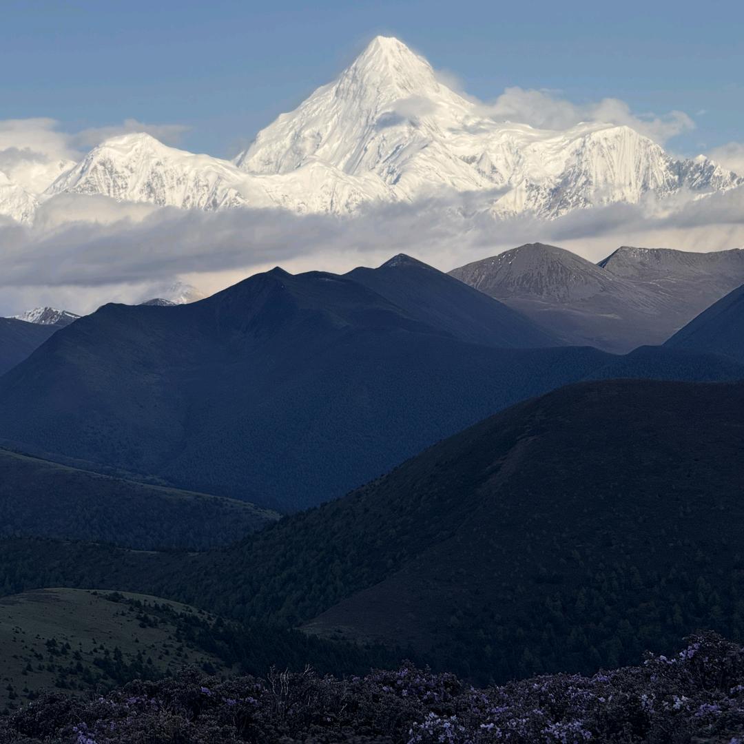 甲根坝朋布西德钦秘境观景台