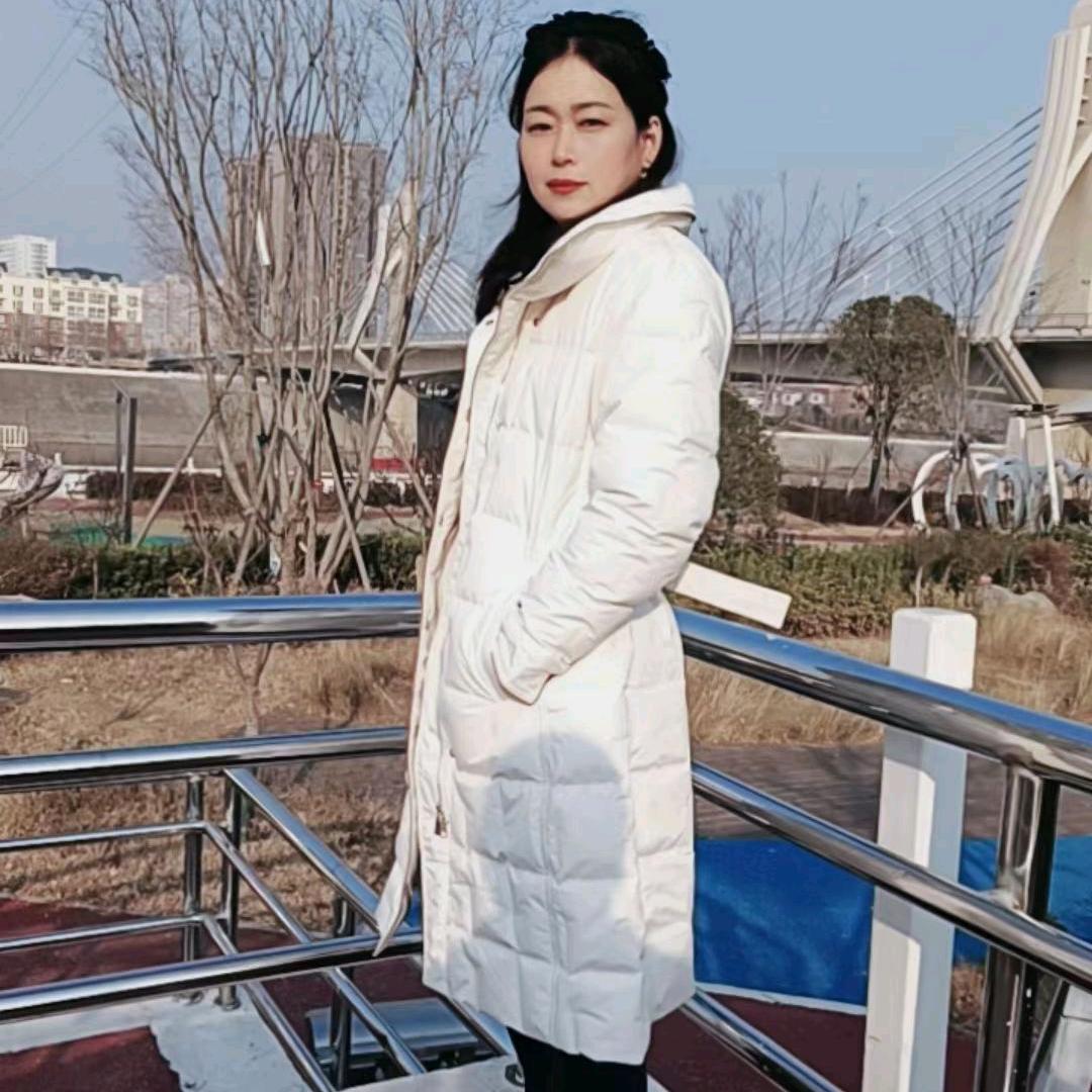 文静和丽丽的互助生活