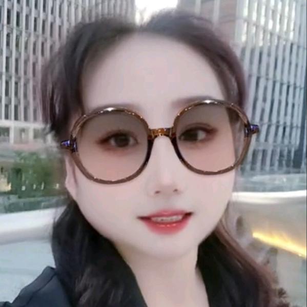 胡馨月