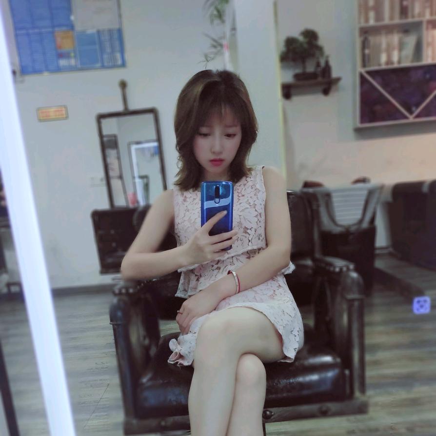发型设计师gril 张张