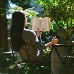 千言悦读（书在橱窗）