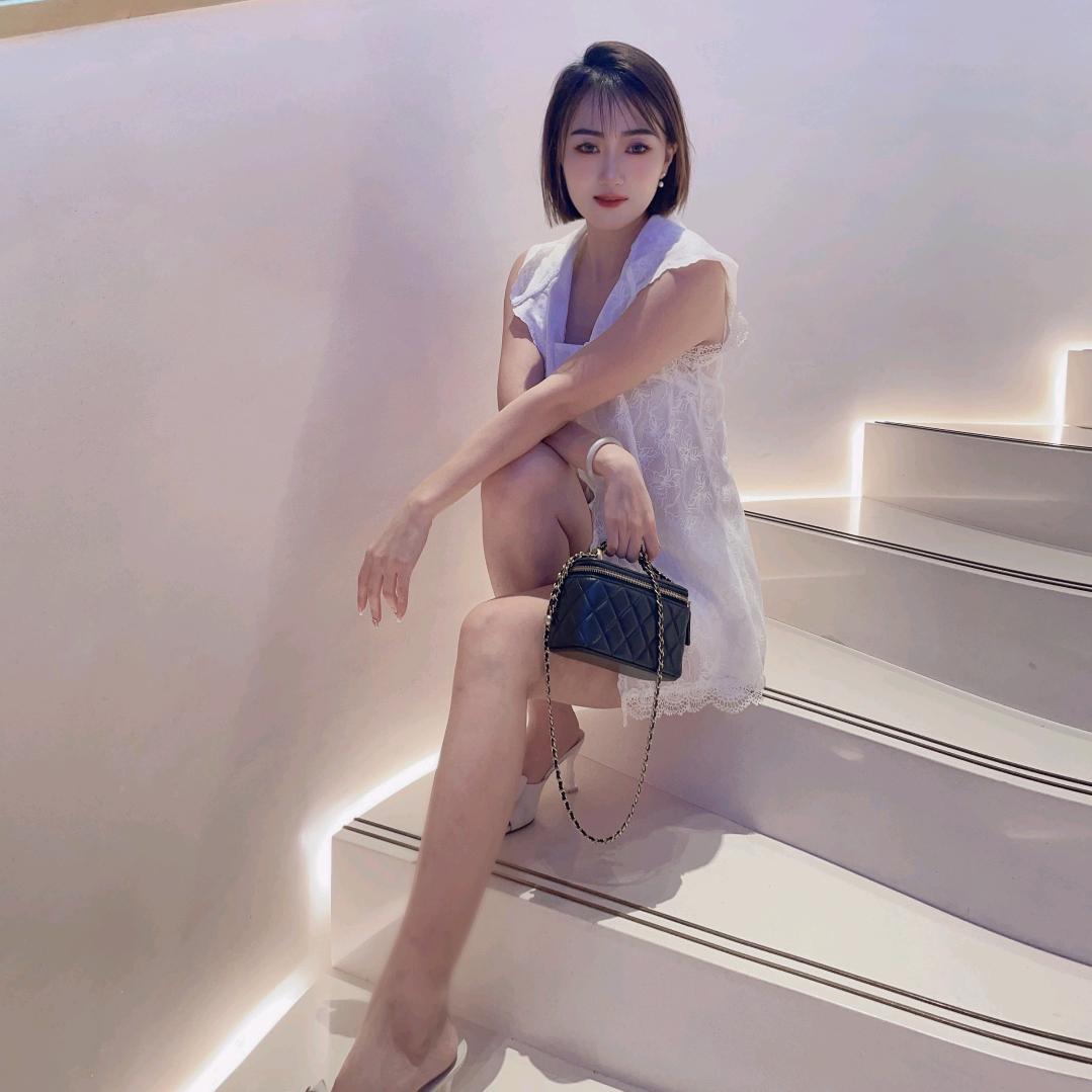 小皙悦