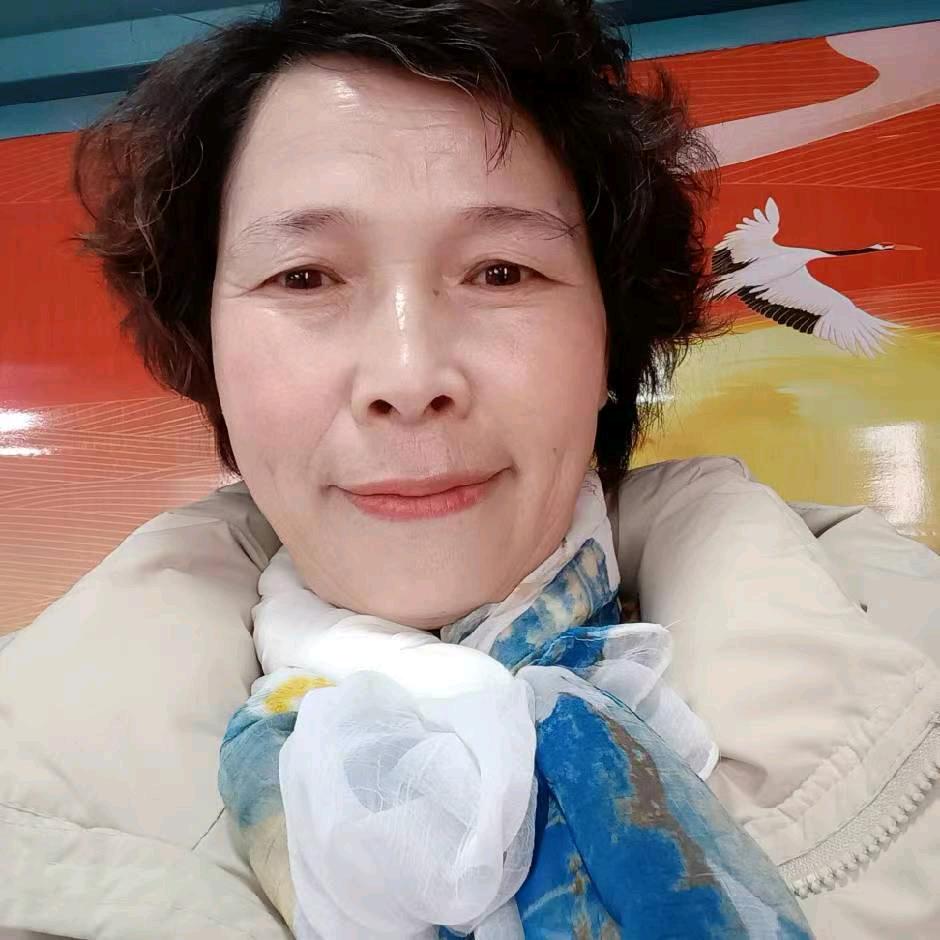 女人只有坚强才能把困难克服！