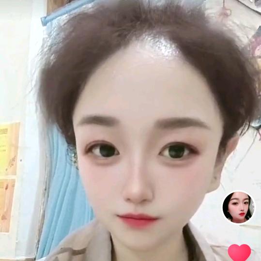 美妆嘟唇时尚者