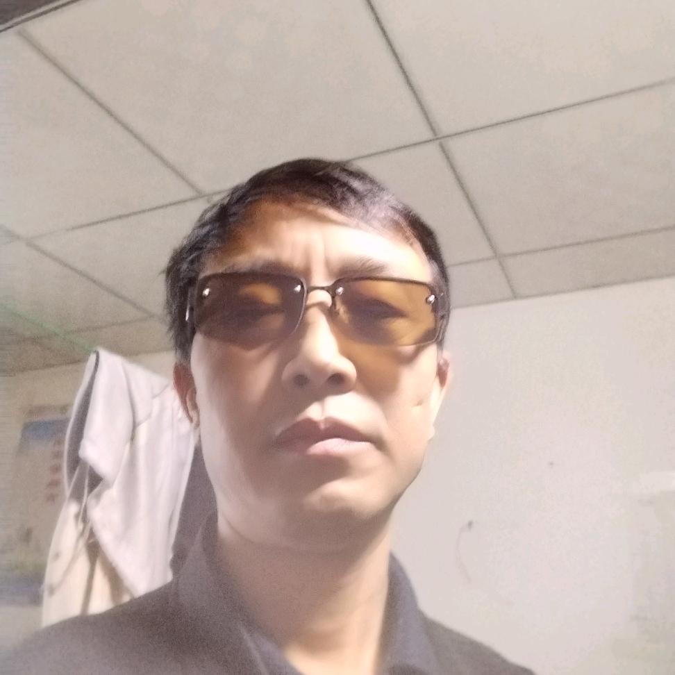 开心的人。