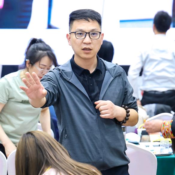 爆店总教官|东亮