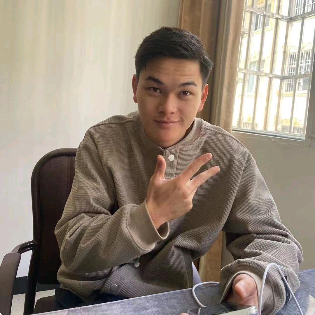 小短裤翡翠.