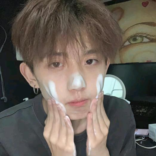 帅哥也会emo💤