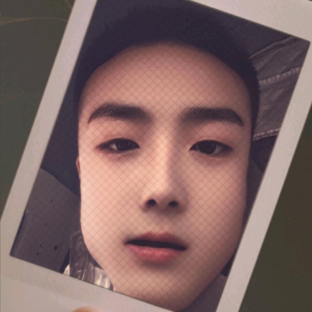 小弟18岁哈哈哈