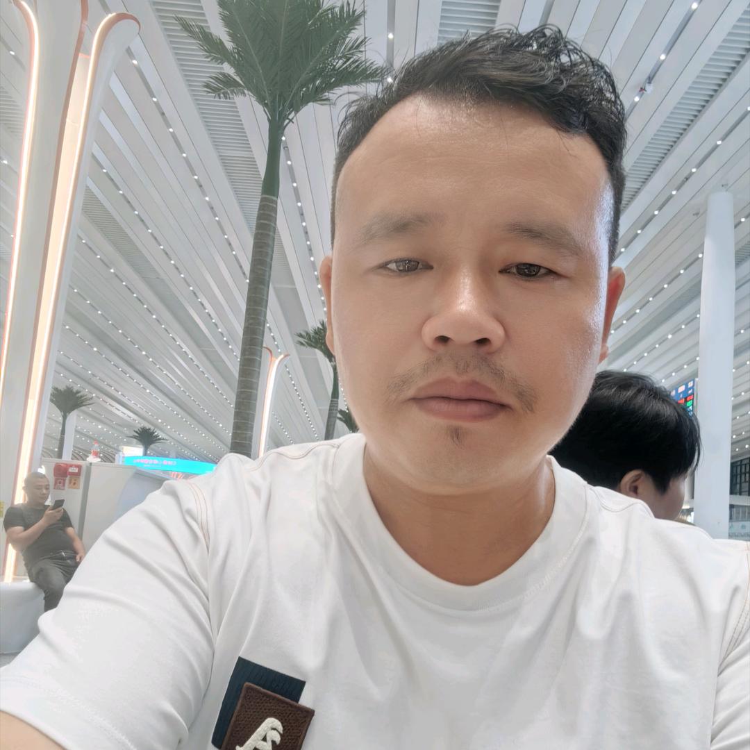 小于牛奶草莓园