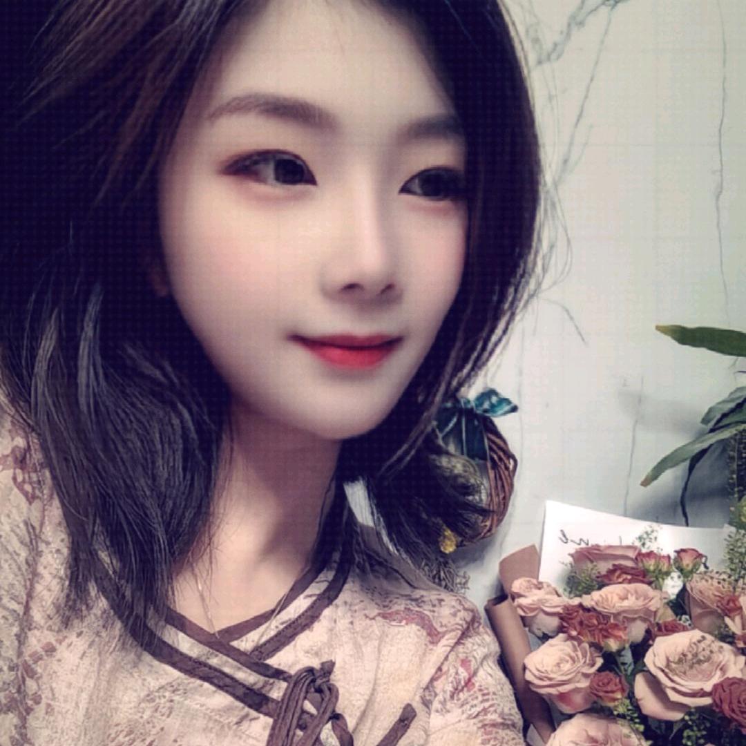 輝*｡٩ˊHuiˋ*✧*｡