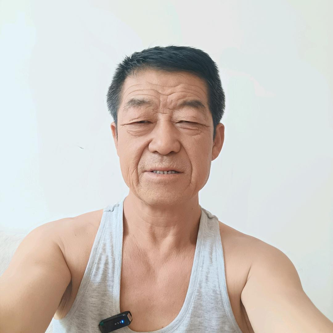云哥，不定时开播 爱唱歌。‘