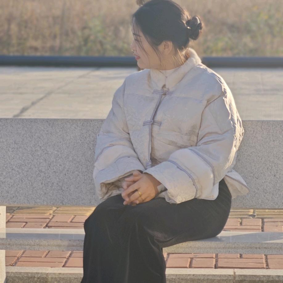 钢筋混凝土女孩-小白